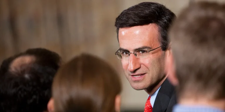 Peter Orszag Wig: Understanding the Keyword, the Person, and the Internet Curiosity Behind It